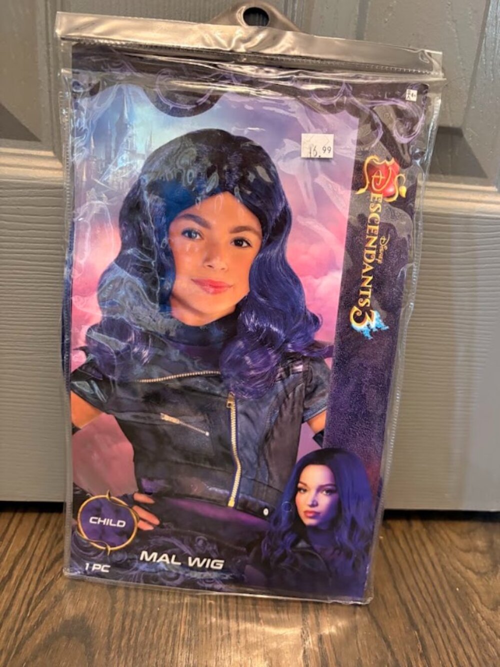 Childs Disney Decendants 3 Mall Wig---Purple--New in Package